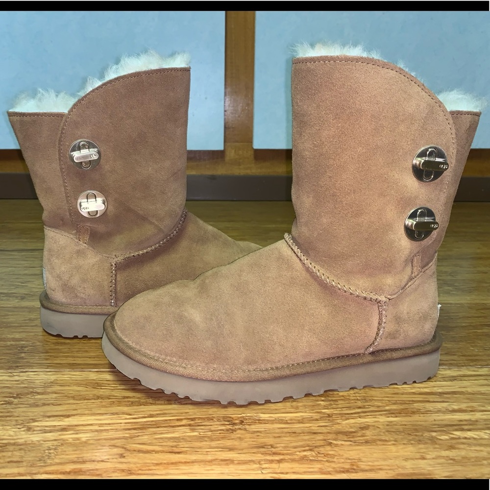 Ugg Short Turnlock Boots